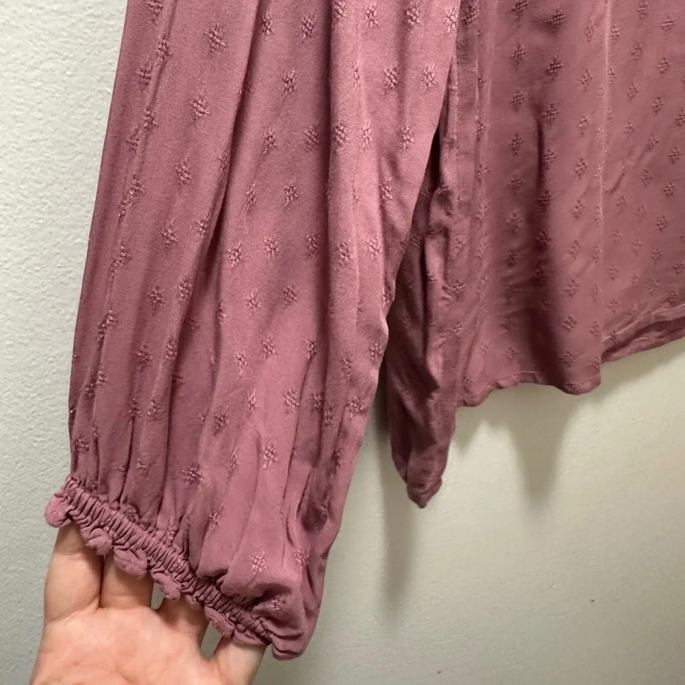 Old Navy Ruffled Split-Neck Textured Dobby Blouse - Picture 3 of 6